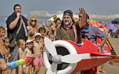 Márgenes y Vínculos retoma en las playas gaditanas su campaña de sensibilización para el buen trato a la infancia