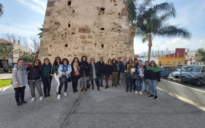 El programa Tu barrio en positivo recorre la ruta Paco de Lucía por La Bajadilla junto a técnicos municipales de inclusión social