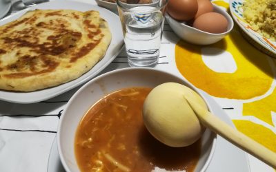 Un barrio de todos celebra el último viernes de Ramadán y lleva su comida tradicional a los domicilios de 100 familias algecireñas