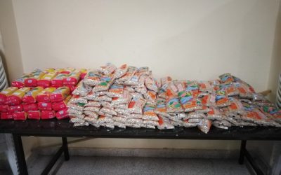 Márgenes y Vínculos entrega alimentos a setenta familias necesitadas de La Bajadilla gracias a una ayuda de Acerinox