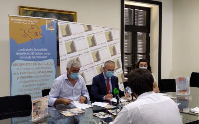 Márgenes y Vínculos comienza a repartir en la comarca su Guía de introducción al derecho de extranjería para profesionales