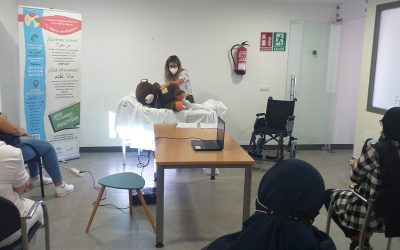 Algecireñas en búsqueda de empleo aprenden a cuidar a las personas dependientes en un taller de Tu barrio en positivo