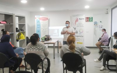 Mujeres activas imparte un taller para que mujeres en situación laboral precaria sepan defender sus derechos