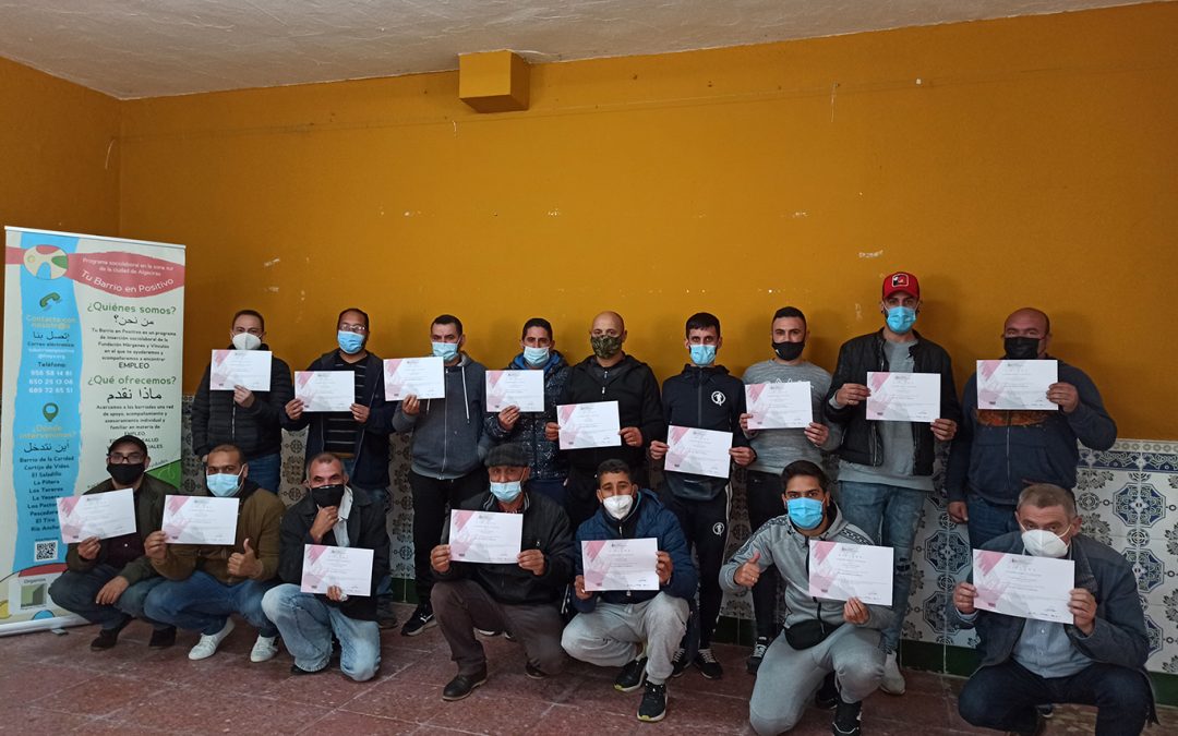 Tu barrio en positivo y Comisiones Obreras enseñan prevención de riesgos laborales a obreros de la construcción desempleados