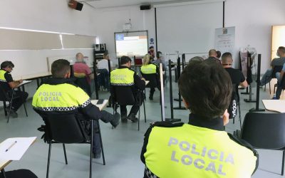 Márgenes y Vínculos imparte formación a policías locales de La Línea sobre gestión de la diversidad y delitos de odio