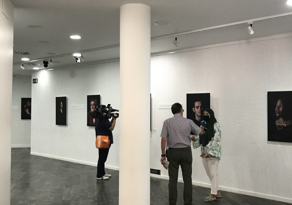 Márgenes y Vínculos abre en la biblioteca Adolfo Suárez de Ceuta su exposición fotográfica Idas y venidas