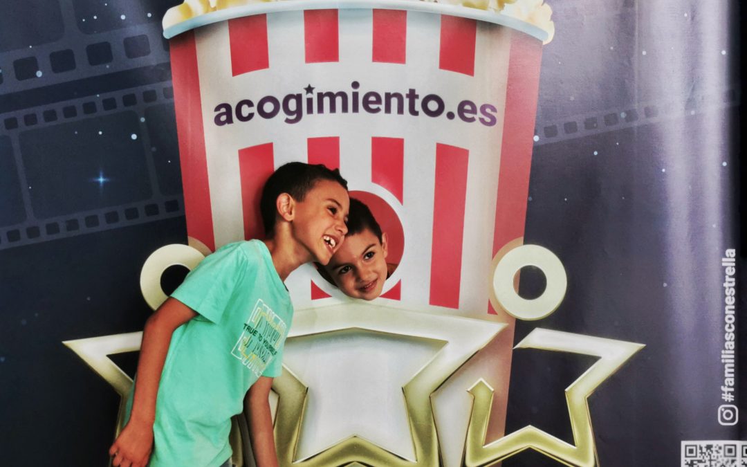 Cientos de visitantes de Bahía Plaza y Multicines Odeón reciben información sobre acogimiento familiar de niñas/os en Andalucía