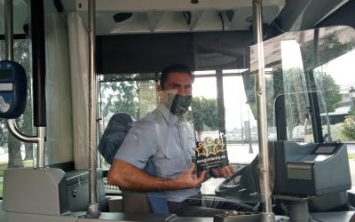 Los autobuses urbanos de Cádiz colaboran en la campaña de promoción del acogimiento familiar de Márgenes y Vínculos