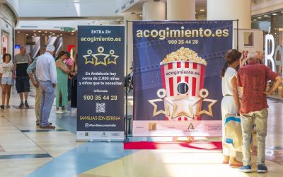 Centenares de algecireñas/os se informan sobre el acogimiento de niños/as que promueve Márgenes y Vínculos en Andalucía