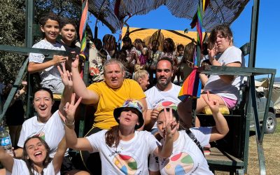 Algecireñas/os de diferentes orígenes culturales celebran una convivencia vecinal en el Monte de la Torre