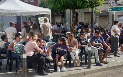 Algeciras, 15 de octubre de 2022  Centenares de personas disfrutan en la plaza Lima y en la calle Tarifa de una convivencia vecinal