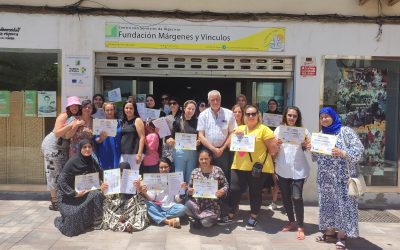 Márgenes y Vínculos forma a 18 mujeres migrantes para el cuidado de personas dependientes