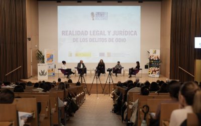 El público llena la Politécnica de Algeciras en un coloquio sobre la realidad social y legal de los delitos de odio