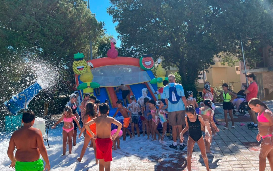 Decenas de niñas y niños algecireños se divierten y educan en valores en la escuela de verano de Márgenes y Vínculos