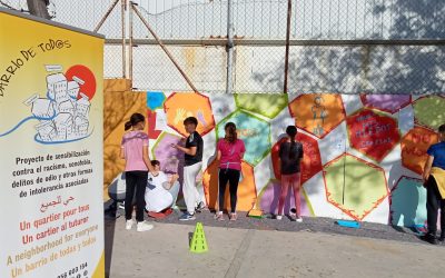 Márgenes y Vínculos realiza con el alumnado del colegio Caetaria un mural en Algeciras sobre la diversidad cultural