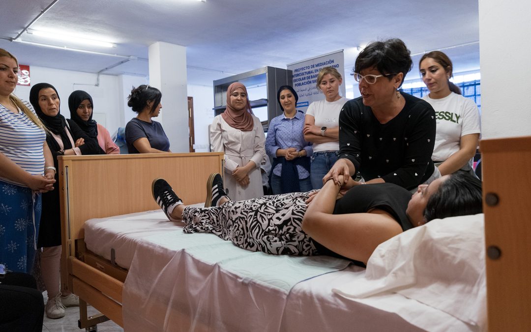 Márgenes y Vínculos imparte en Algeciras cursos para formar a cuidadoras de personas dependientes