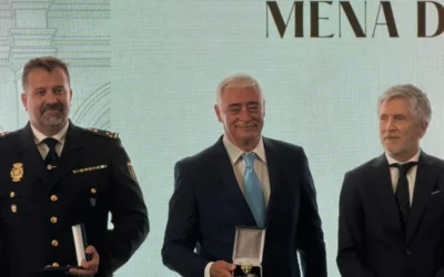 Francisco Mena recibe la Cruz de Plata al Mérito de la Seguridad de manos del ministro del Interior en Madrid