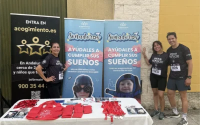 Márgenes y Vínculos promociona el acogimiento familiar en un evento deportivo del gimnasio Fitbox Jerez